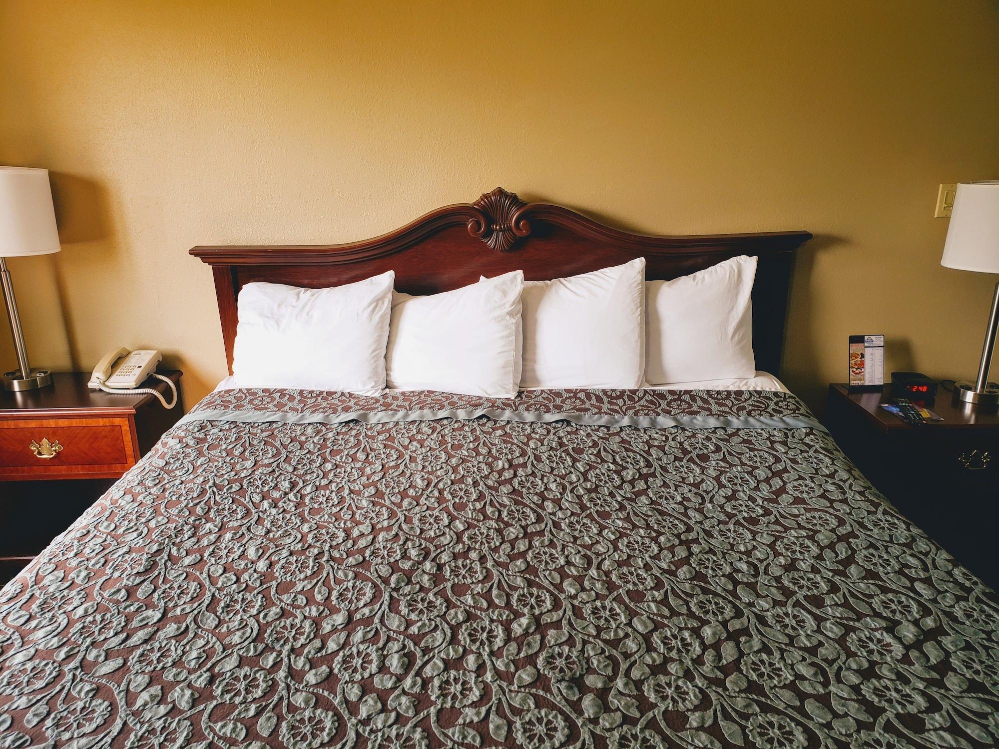 Days Inn & Suites By Wyndham Of Morris Eksteriør billede