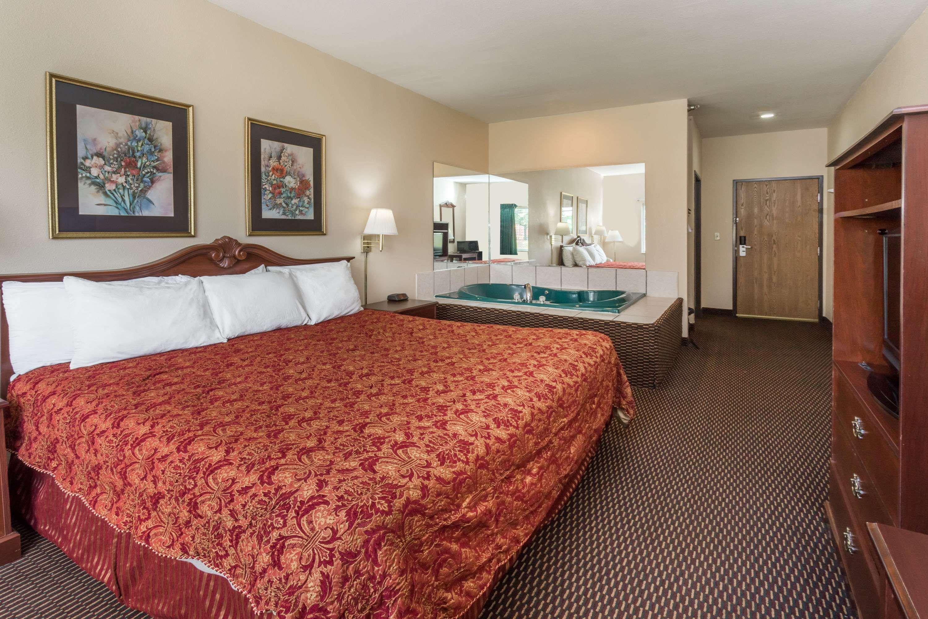 Days Inn & Suites By Wyndham Of Morris Eksteriør billede