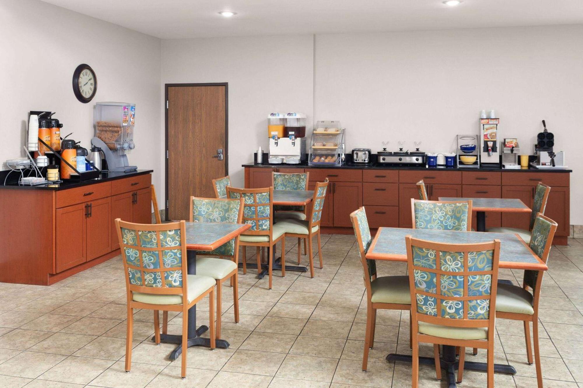 Days Inn & Suites By Wyndham Of Morris Eksteriør billede