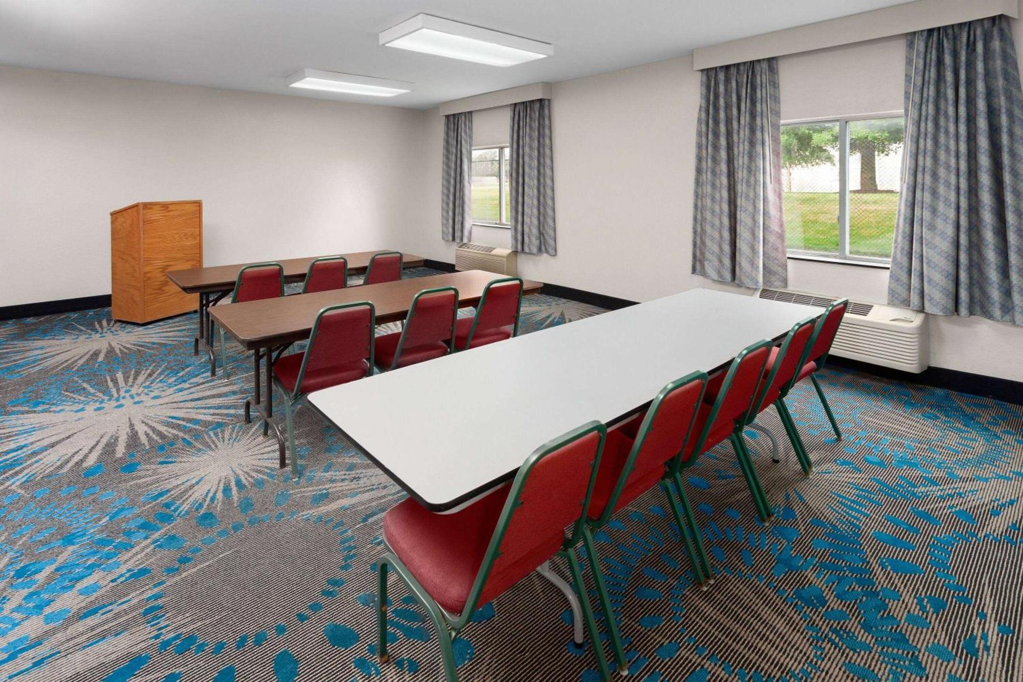 Days Inn & Suites By Wyndham Of Morris Eksteriør billede