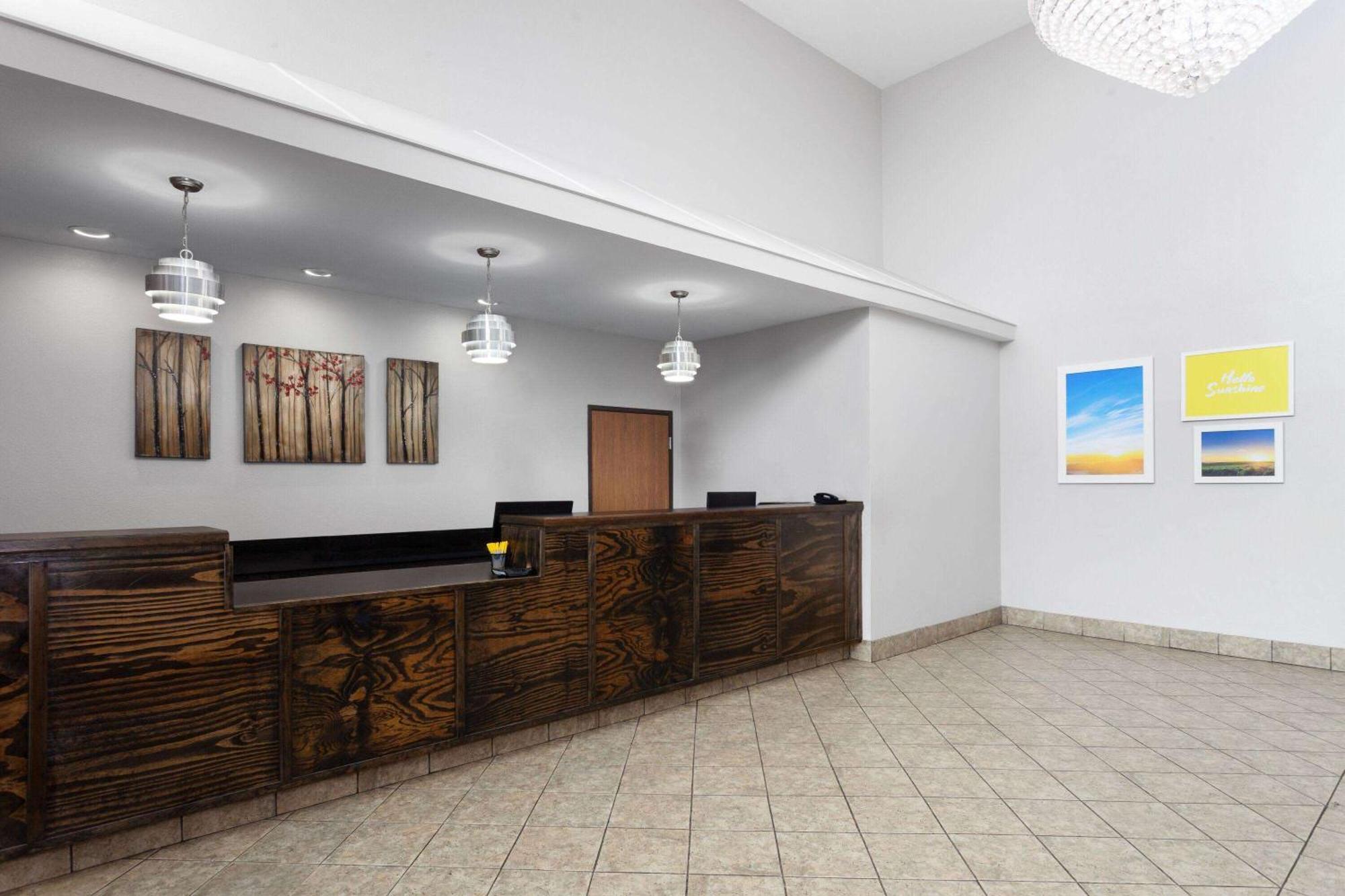 Days Inn & Suites By Wyndham Of Morris Eksteriør billede