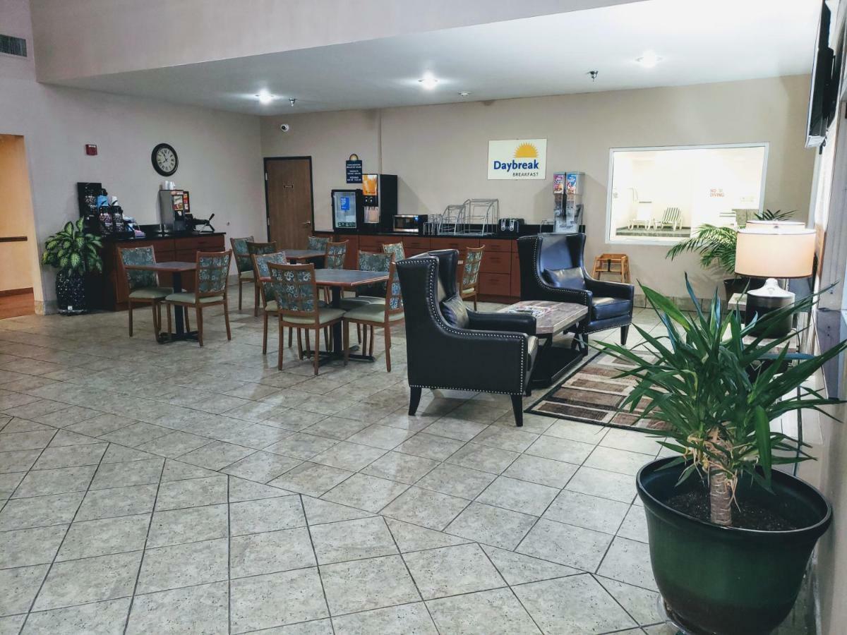 Days Inn & Suites By Wyndham Of Morris Eksteriør billede